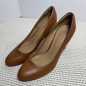 Isola Women's Brown Leather Block Heels